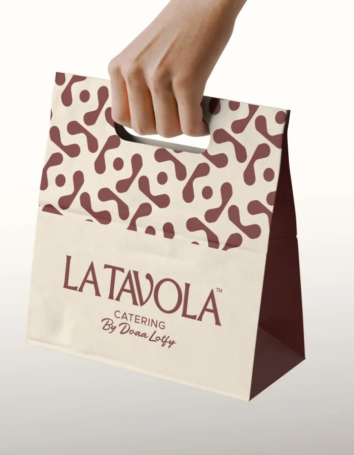 La Tavola paper bag with the burgundy organic pattern